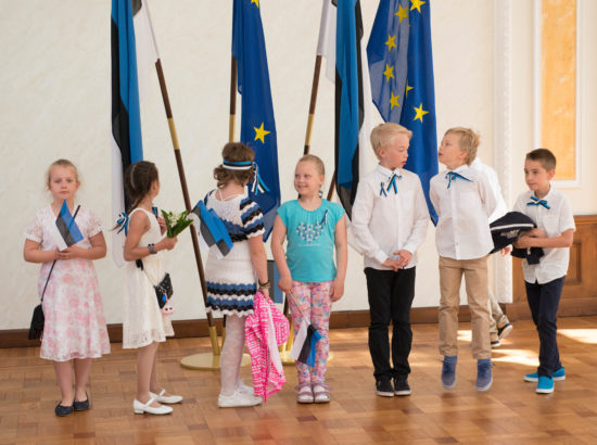 Tunnistuste jagamine Soome-Eesti lastele
